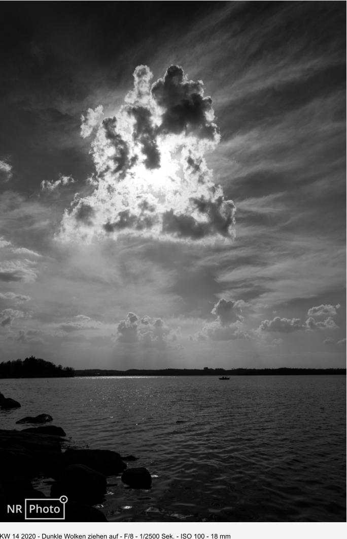 KW 14 2020 - Dunkle Wolken ziehen auf - F/8 - 1/2500 Sek. - ISO 100 - 18 mm