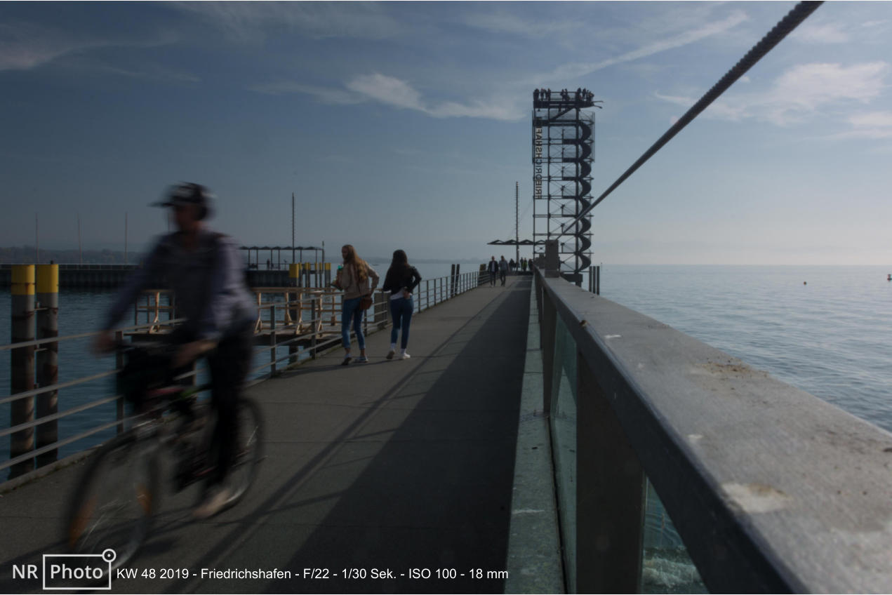 KW 48 2019 - Friedrichshafen - F/22 - 1/30 Sek. - ISO 100 - 18 mm