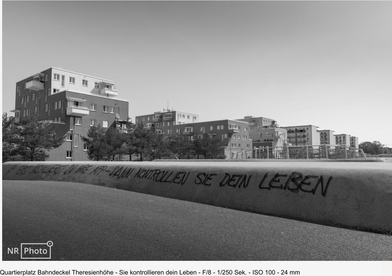 Quartierplatz Bahndeckel Theresienhöhe - Sie kontrollieren dein Leben - F/8 - 1/250 Sek. - ISO 100 - 24 mm