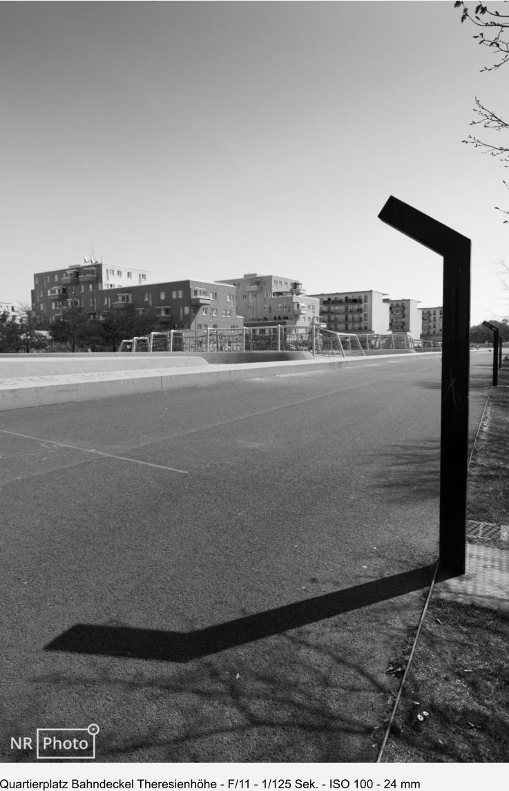 Quartierplatz Bahndeckel Theresienhöhe - F/11 - 1/125 Sek. - ISO 100 - 24 mm