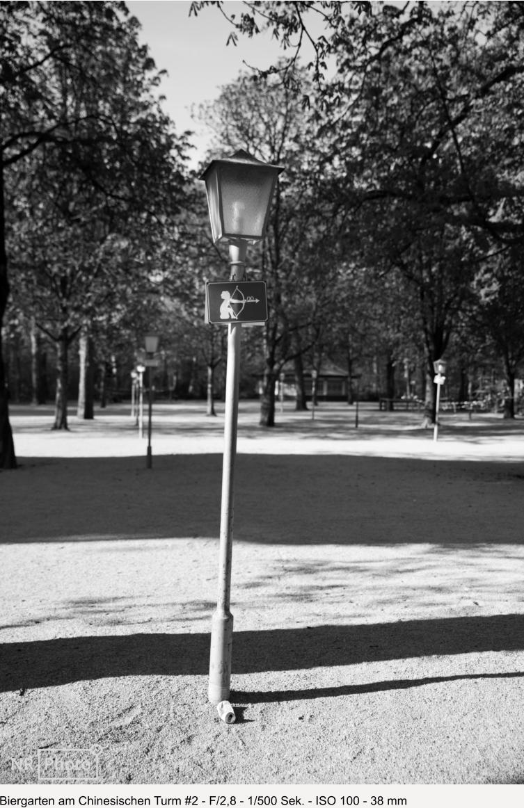 Biergarten am Chinesischen Turm #2 - F/2,8 - 1/500 Sek. - ISO 100 - 38 mm