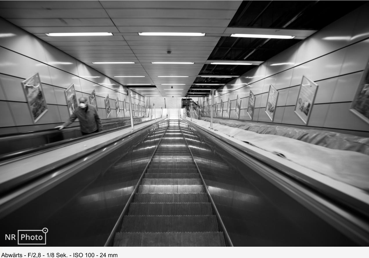 Abwärts - F/2,8 - 1/8 Sek. - ISO 100 - 24 mm