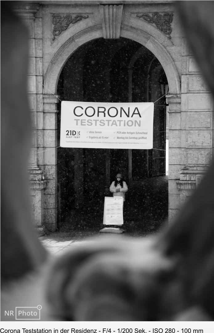 Corona Teststation in der Residenz - F/4 - 1/200 Sek. - ISO 280 - 100 mm