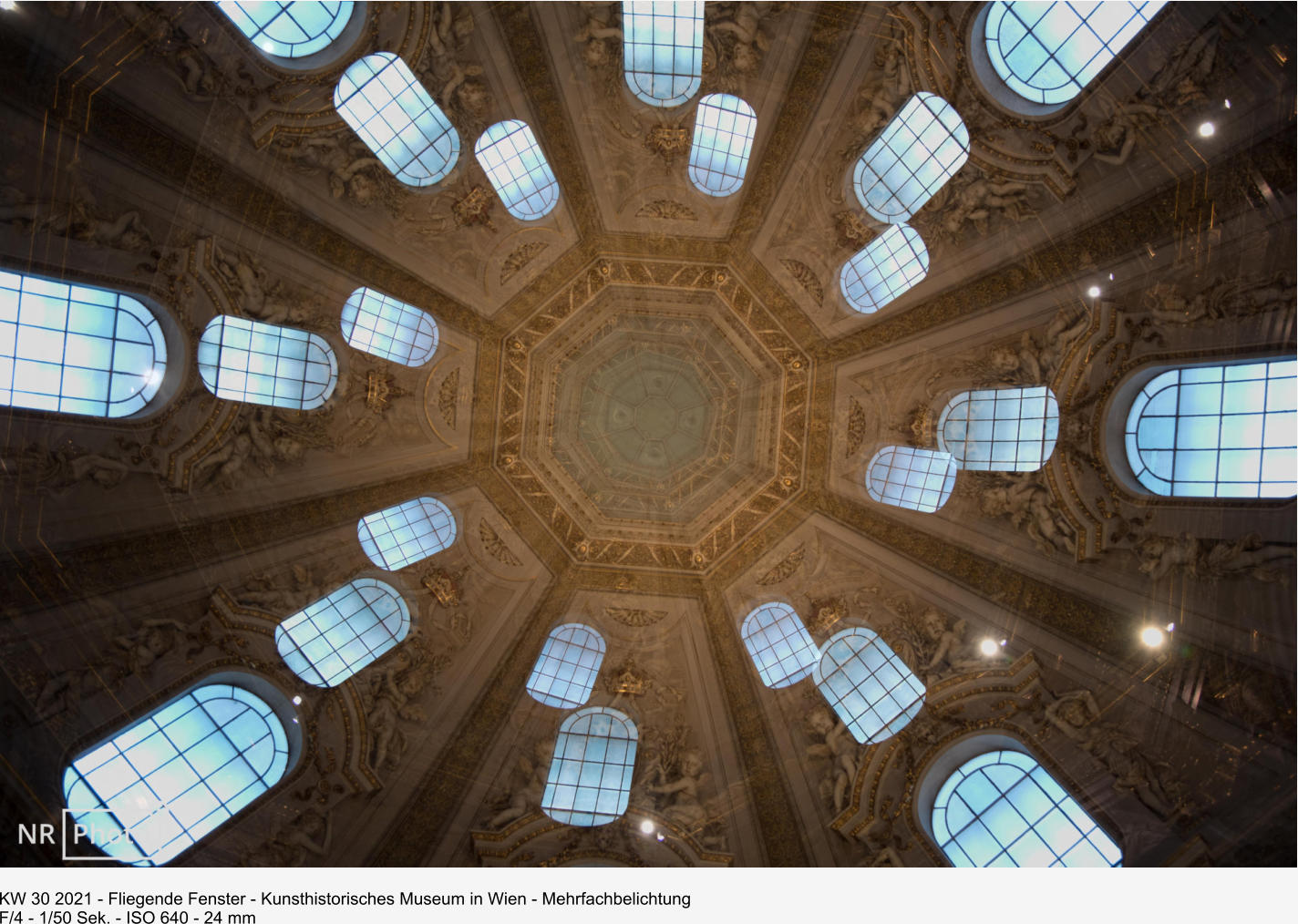 KW 30 2021 - Fliegende Fenster - Kunsthistorisches Museum in Wien - Mehrfachbelichtung F/4 - 1/50 Sek. - ISO 640 - 24 mm
