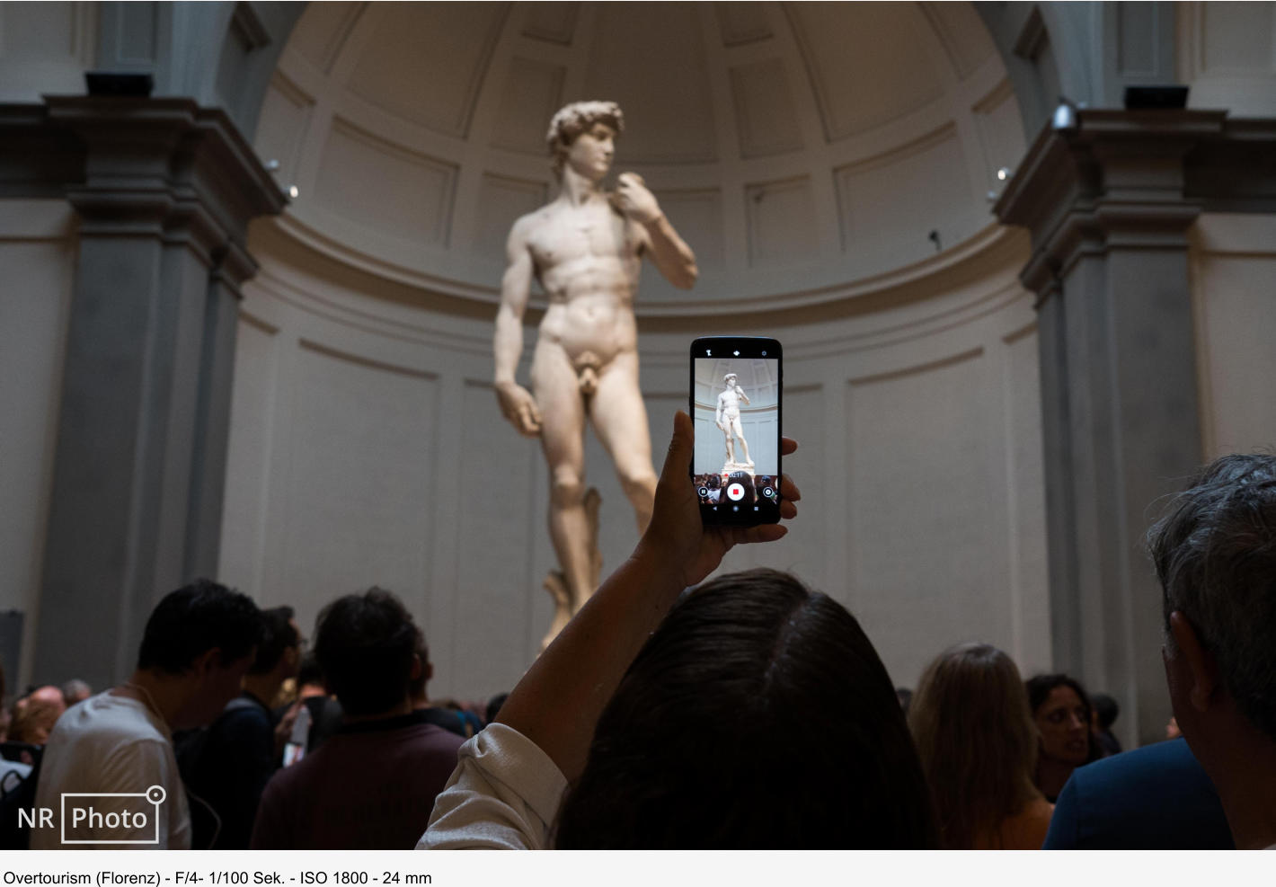 Overtourism (Florenz) - F/4- 1/100 Sek. - ISO 1800 - 24 mm